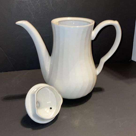 W Aynsley & Co Ltd White Swirl Coffee Pot 9” Ironstone Staffordshire England - Picture 6 of 9